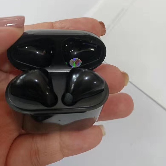 Waterproof Wireless Earbuds / AirPod With Case - Picture 12 of 13